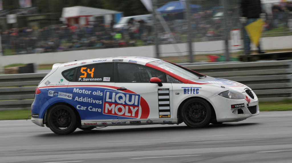 Per Sørensen i sin Seat Leon
(Foto: Motorsporten.dk)